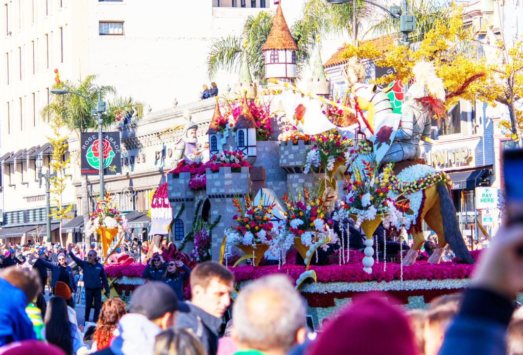 Float moving between crowd